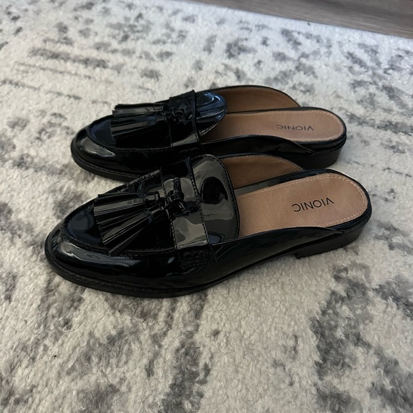 Vionic - Picture 1 of 4